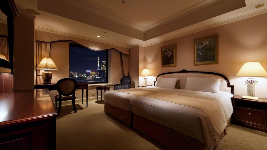 夜景を眺めながら
お部屋でお祝い / 1