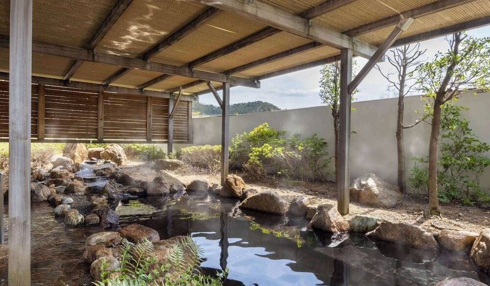 露天温泉の岩風呂 / 1