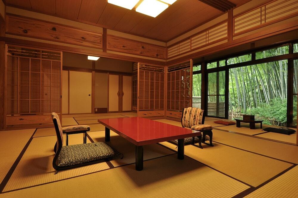 将棋や囲碁の対局で使用された露天風呂付客室「常磐(ときわ)」3645488