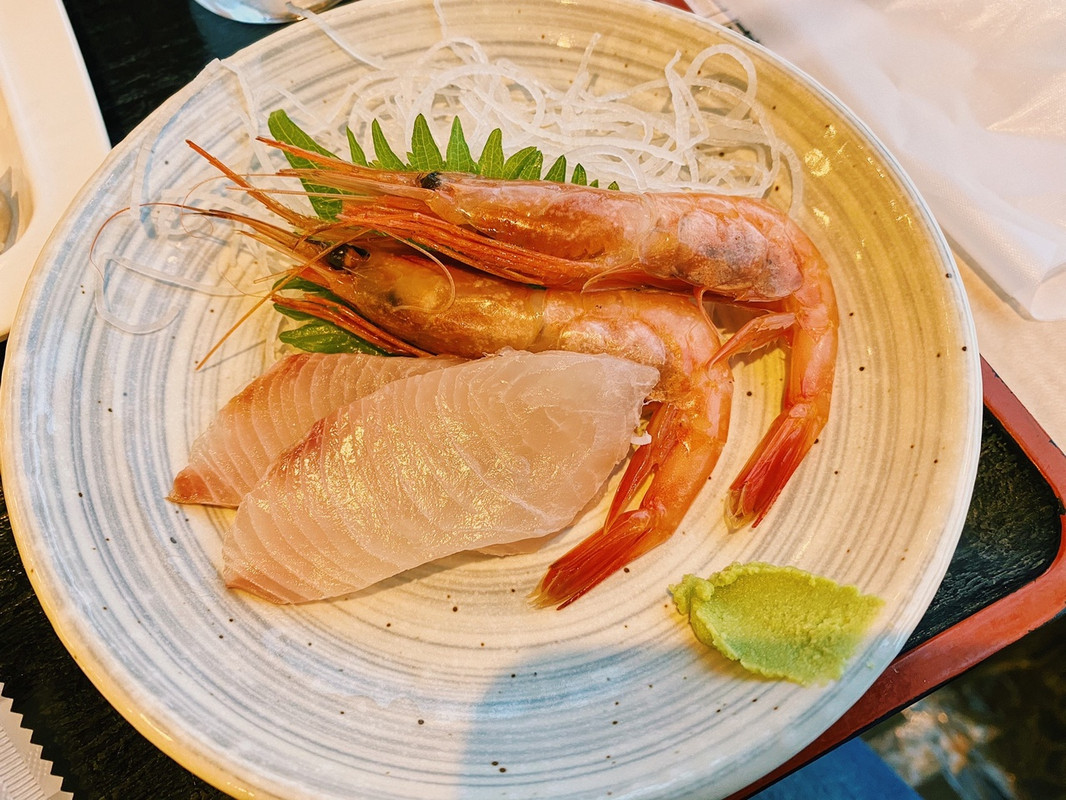 夕食バイキングにあったお刺身(マグロもありました)