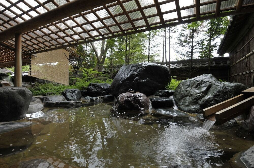 美容液のようなお湯でお肌ツルツルに。神代木のぬくもりが心地よいお宿3567561