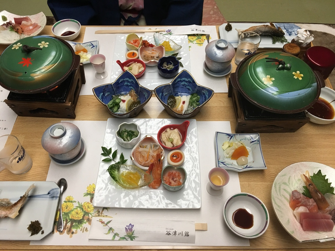 夕食はお部屋または個室でいただけて気兼ねなし4074309