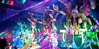 パフォーマンス重視！新宿「ロボットレストラン」に圧倒されまくり