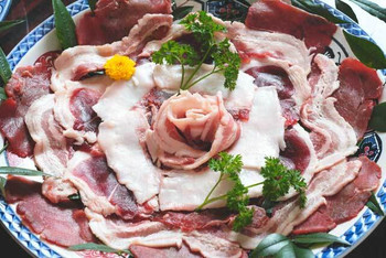 新鮮な山の幸に感謝していただく「ぼたん(猪)鍋」3917542