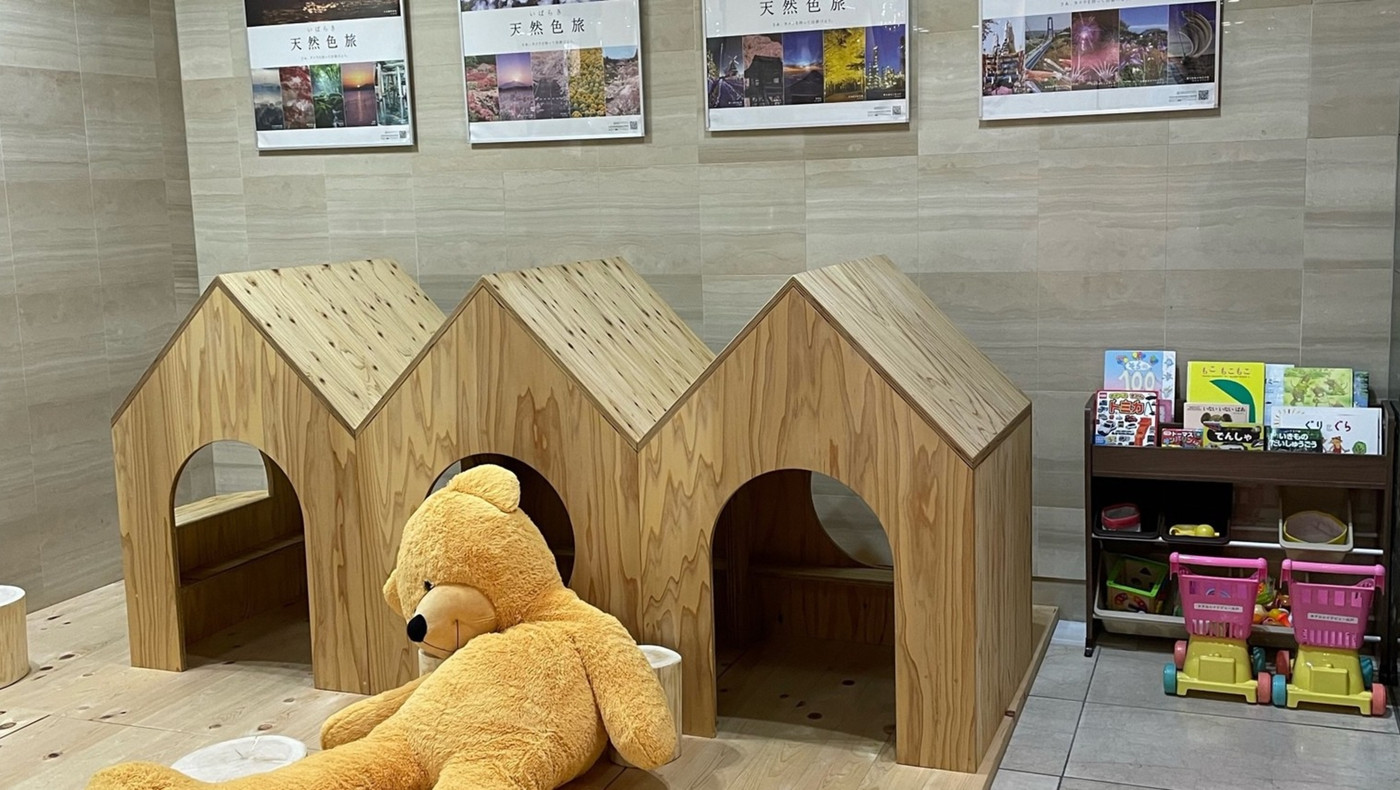 お昼寝する赤ちゃん　お昼寝　バンザイ寝