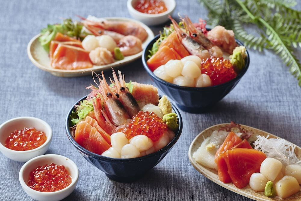 胃袋が2つ欲しい！焼き立てパン＆ぷりぷり「勝手丼」にノックアウト4769447