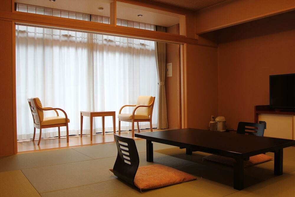 客室内のダイニングエリア