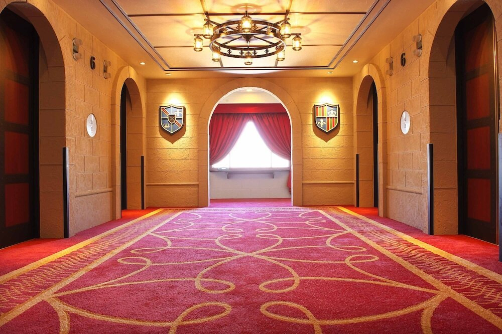 ホテル内はまるでおとぎの国♡2人で非日常空間を味わって4068951