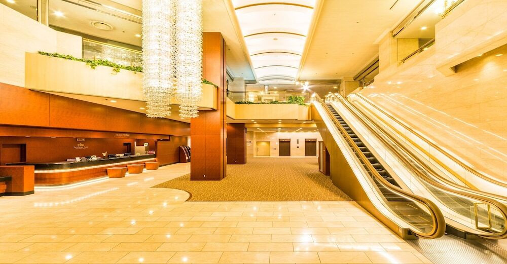 ザ クラウンパレス新阪急高知3910639