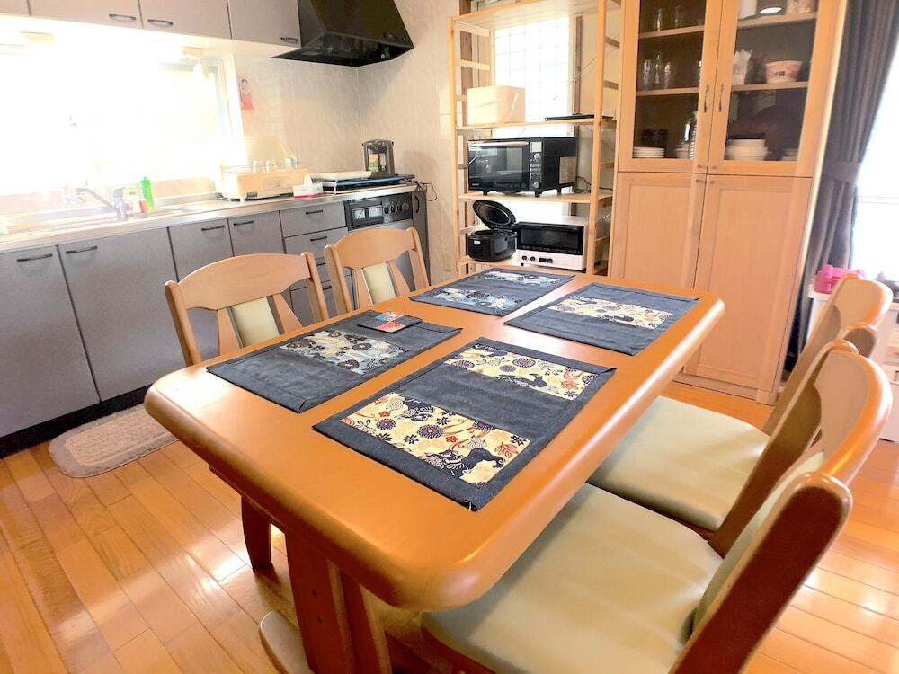 客室内のダイニングエリア