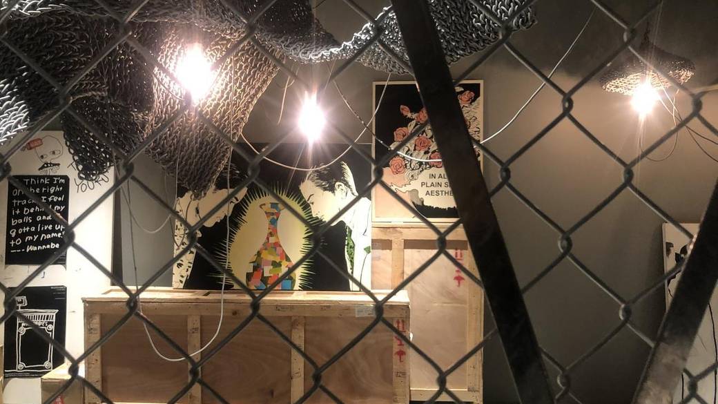 館内のアート巡りを
楽しんで / 1