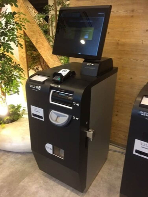 チェックイン / チェックアウト キオスク