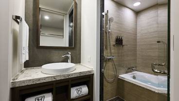 モデレートタイプのバスルーム / 13