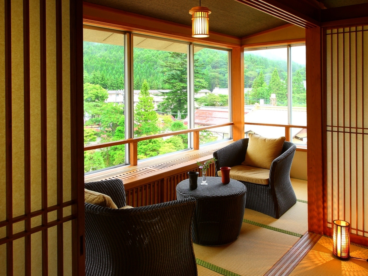 清流を望む温泉に疲れがほどけてゆく3474433