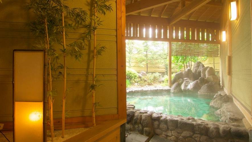 2つの源泉で温まる
草津の名湯に酔いしれて / 1