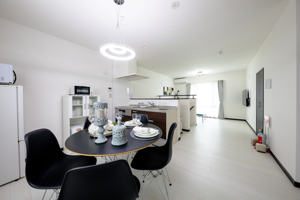 客室内のダイニングエリア