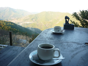 「熊野古道の宿 霧の郷たかはら」 ドリンク 47473301 テラス席からの雄大な自然