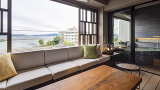 湖游 エレガントスイート(天然温泉 半露天風呂付き・禁煙)