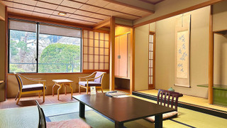 [禁煙] 東館 庭園眺望 和室10畳 バス/トイレ/洗面付