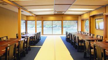 屋内結婚式場 / 3