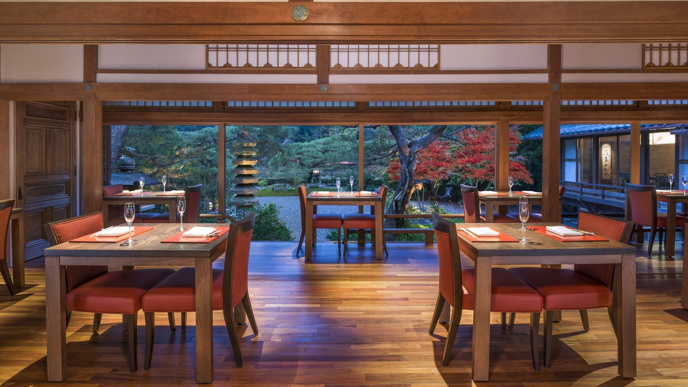 グルメな両親も大満足♪歴史ある建物でフレンチ×和食の絶品会席を3359948