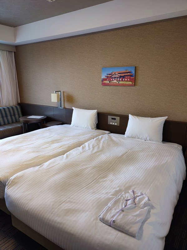 ハリウッドツインに変更。首里城側は眺めが良いです。