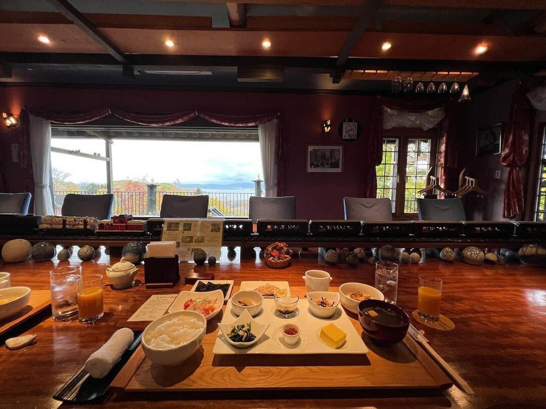 レストランでの朝食イメージ