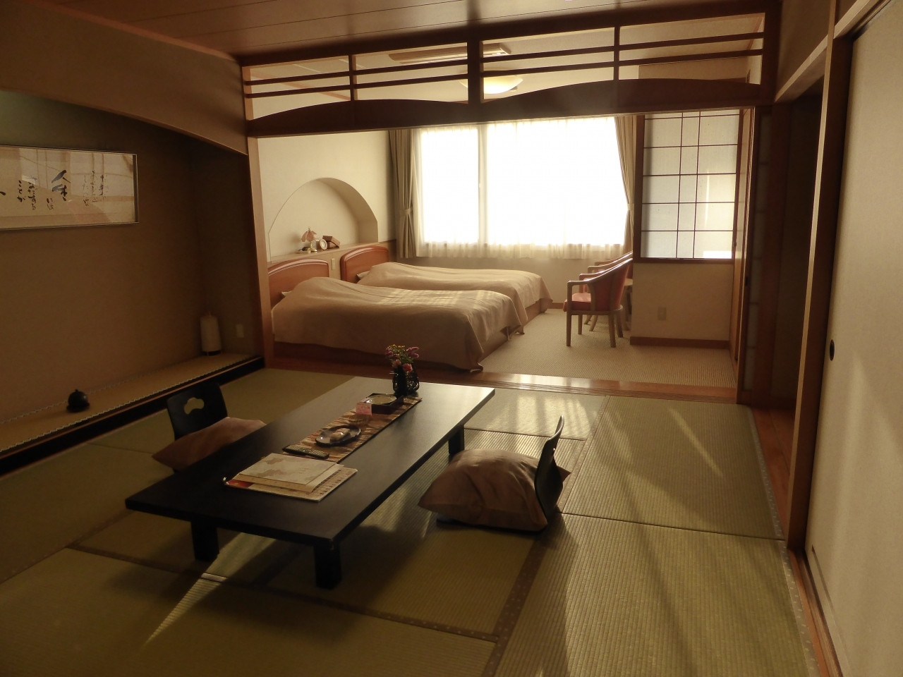 目の前に夕日ヶ浦の浜辺が広がる、情緒たっぷりの和旅館3490108