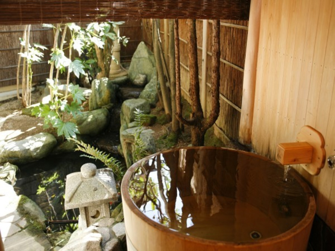 銘木を使った館内が素敵。温かみを感じる旅館4071880