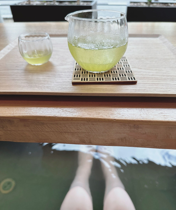 テラス席に足湯が / 1