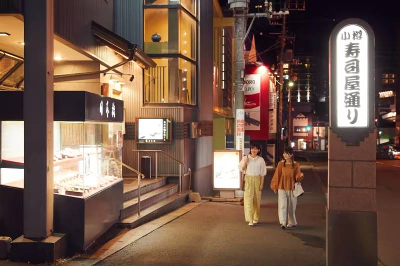 周辺の飲食店で外食するのも◎ / 5
