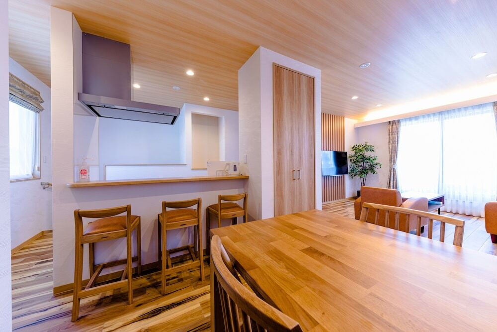 客室内のダイニングエリア