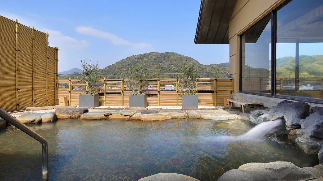 「愛鷹の湯」岩露天風呂 / 2