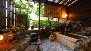 露天風呂と坪庭の付き客室 [和室] [禁煙] [マウンテンビュー] [リバービュー]