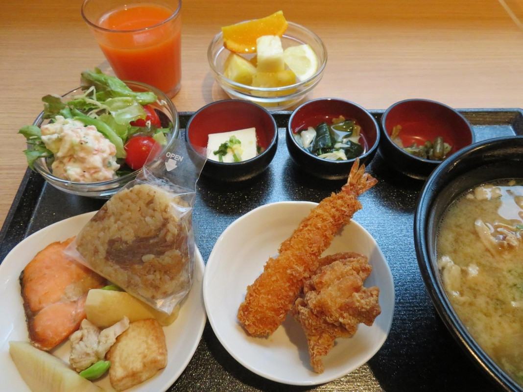 朝食ブッフェは内容豊富。