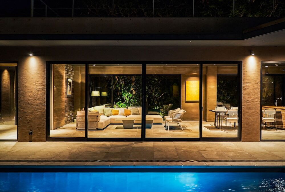 海まで約30秒。森の中の隠れ家高級ヴィラ3951342