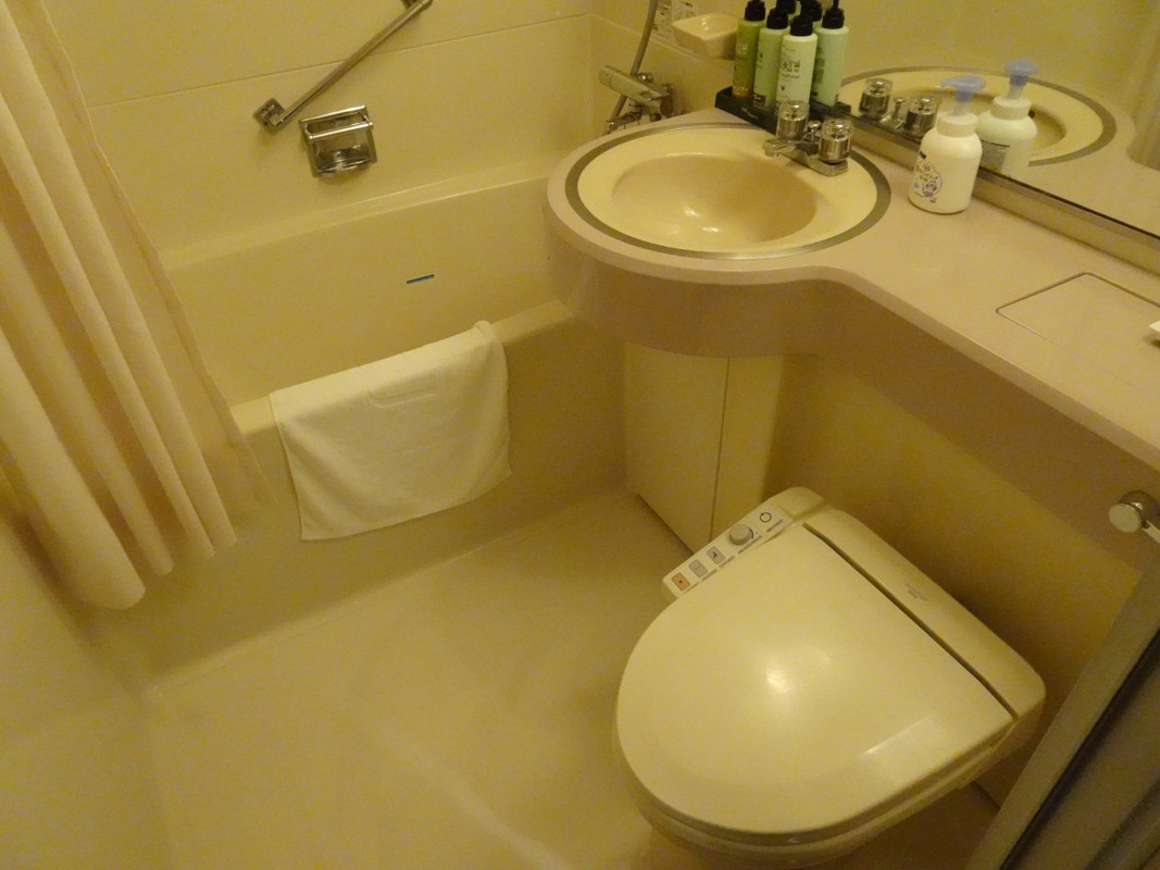 水道は洗面所と風呂と独立しているタイプ