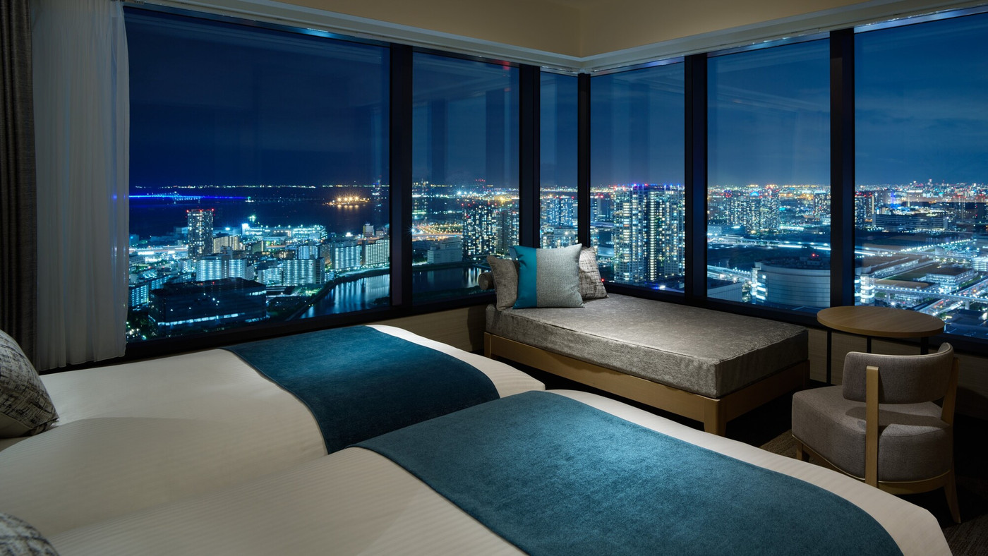 天空のホテルで絶景を一望4374637