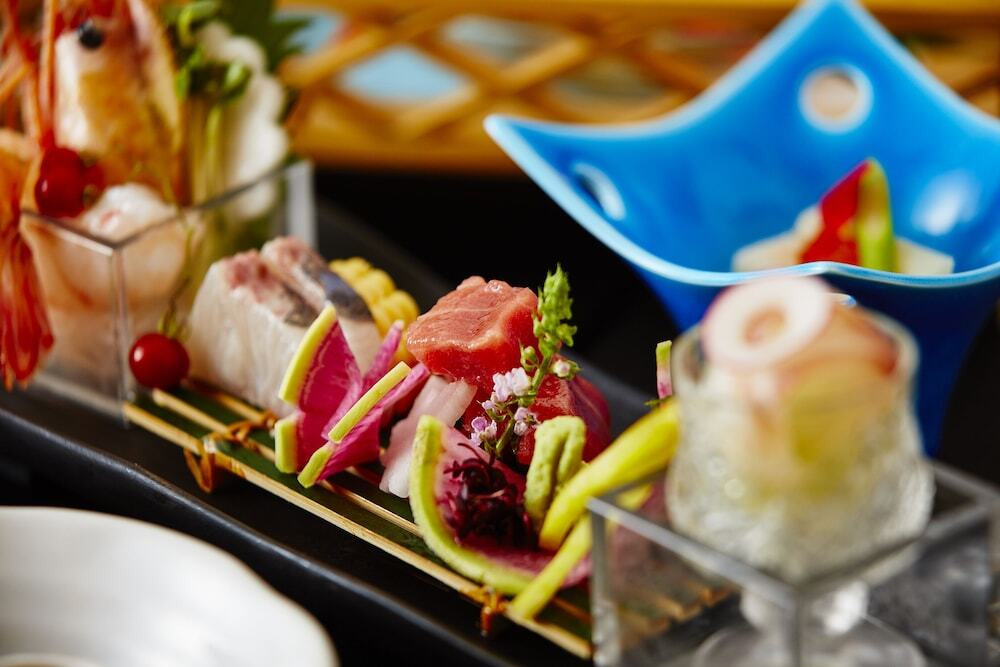 春は山菜、秋はキノコ。牛陶板ステーキも美味3389748