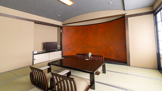 和洋室 (12.5畳+ツイン) 湯畑側 (喫煙室)