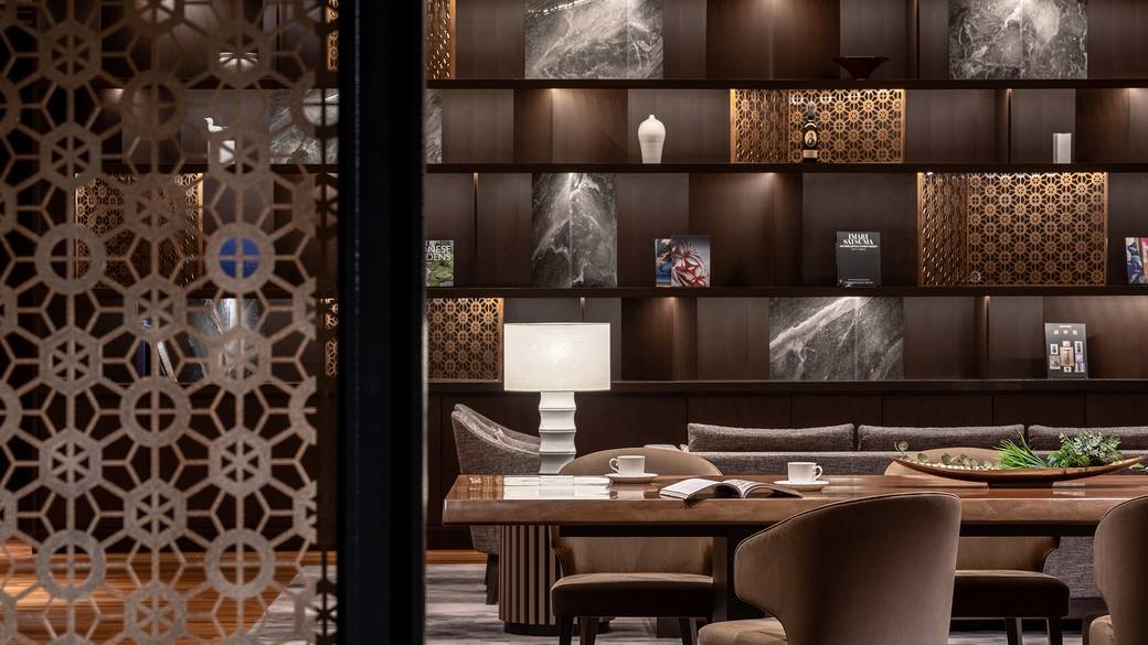 心落ち着くラウンジで
優雅に寛いで / 2