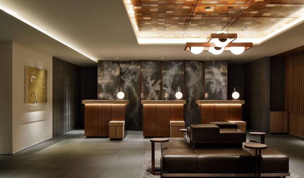 シックなフロントで
チェックイン / 1