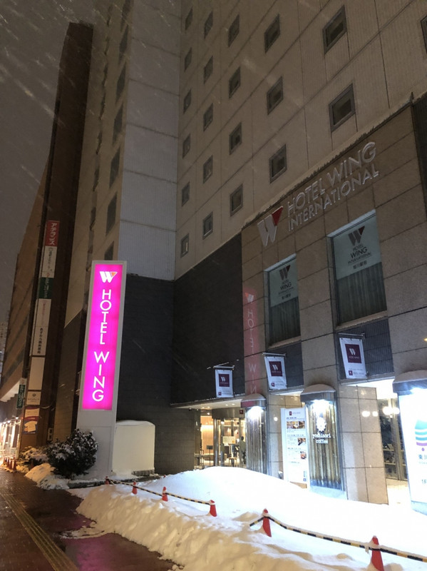 雪降ってても旭川駅から１分ですから~