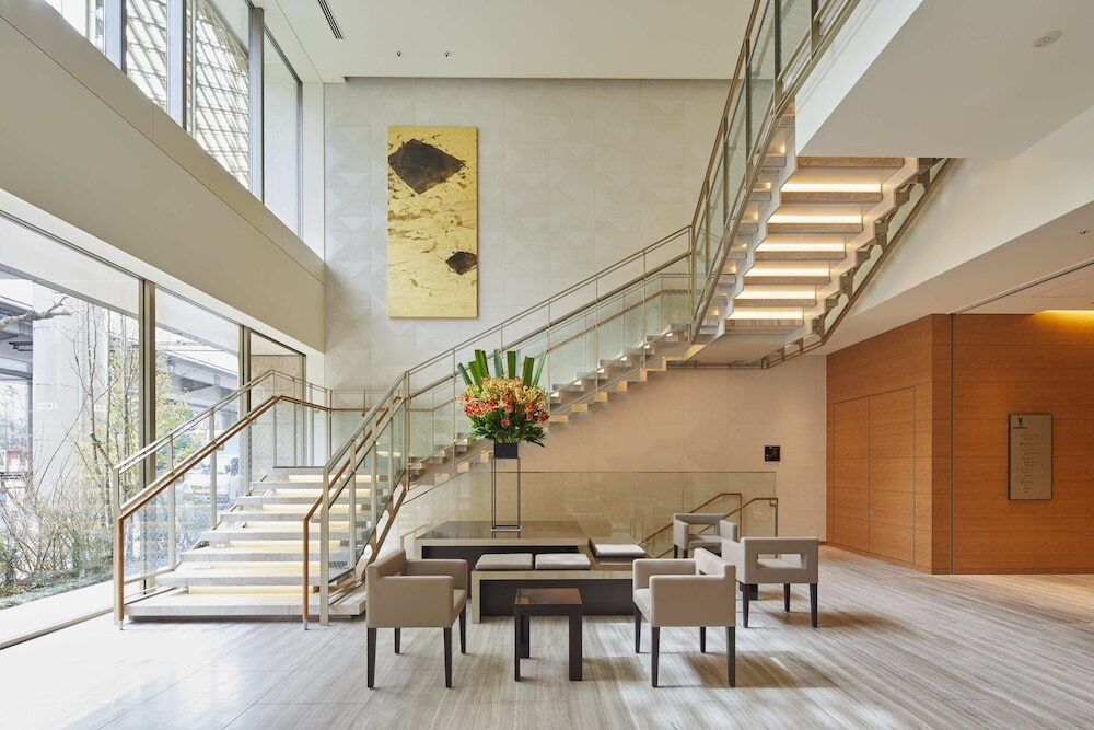 ルーフトップバーで夜景を楽しむ。ラグジュアリーなステイが叶うホテル4258253