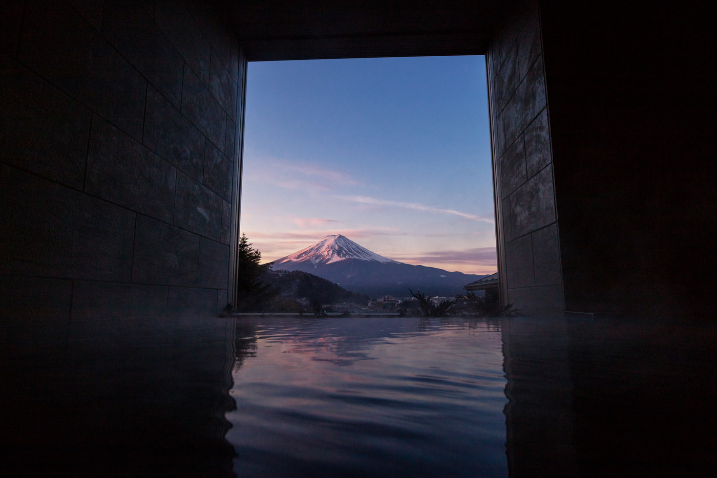 湖のホテル3721273