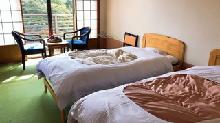 【禁煙】本館ベッド/1名～3名（8畳・バストイレ付）