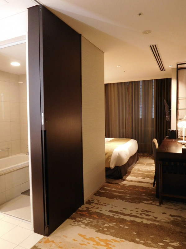 アプローチはゆったり