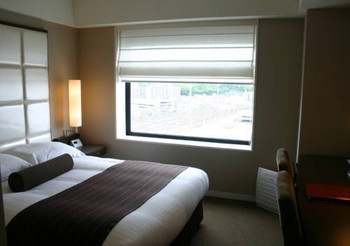 大浴場もある駅直結ホテルで、彼と寛ごう3942491