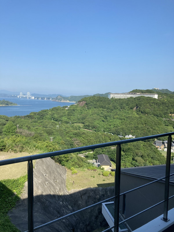 お昼間の鳴門岬を見ています。