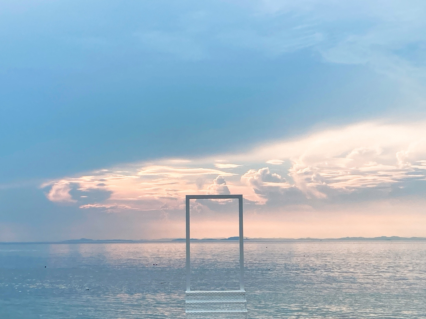 1. 空と海へ続く「幸せの階段」3737962